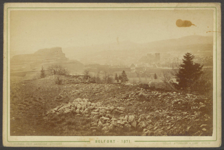 Belfort, vue générale depuis le chemin de la justice, v. 1871.