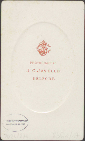 Officier du 42e régiment d'infanterie de ligne, épaulette à franges souples et contre-épaulette droite.