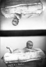 Double cliché d'un bébé nu allongé sur une fourrure : plaque de verre 13x18 cm.