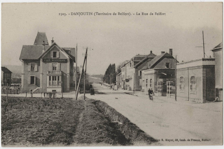 Danjoutin (Territoire de Belfort), la rue de Belfort.