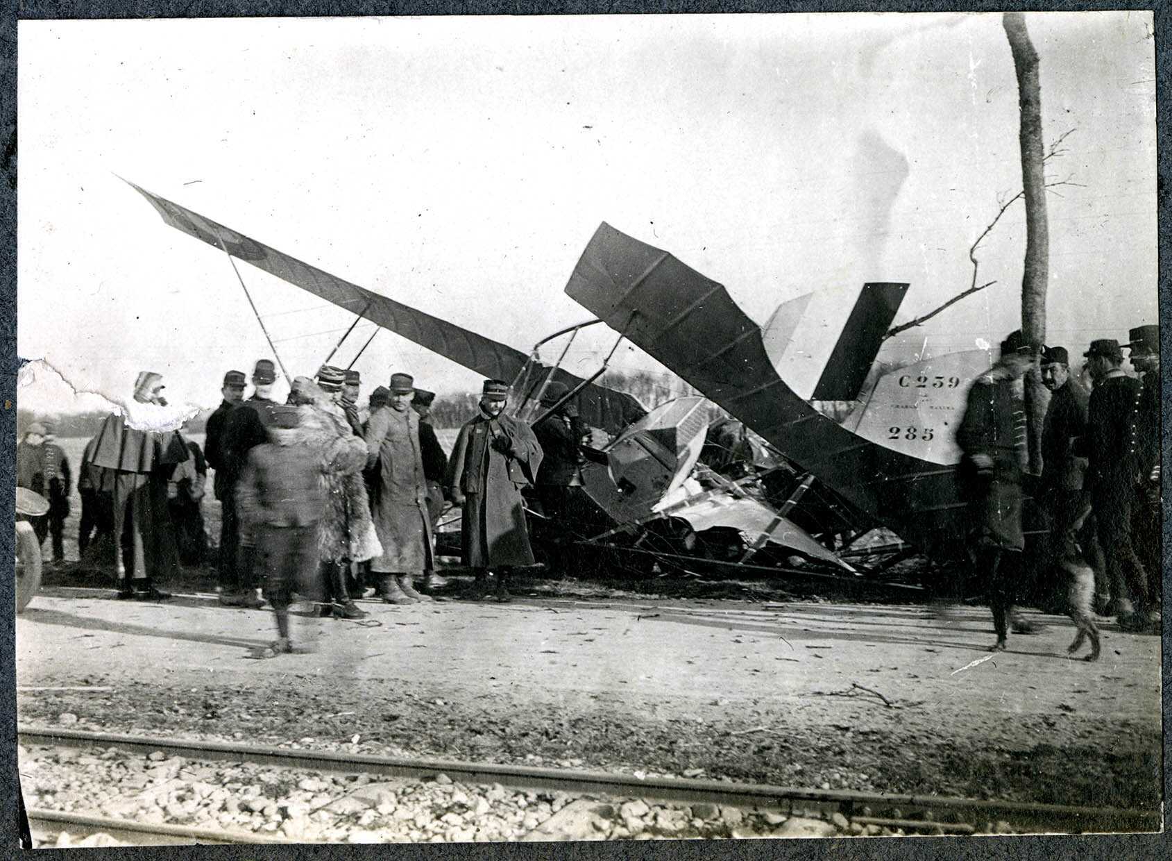 Lachapelle-sous-Rougemont, accident d'un avion bombardiers français, mars 1915.