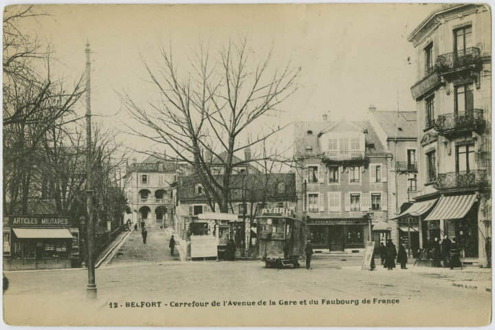 Belfort, carrefour de l'avenue de la gare et du faubourg de France.