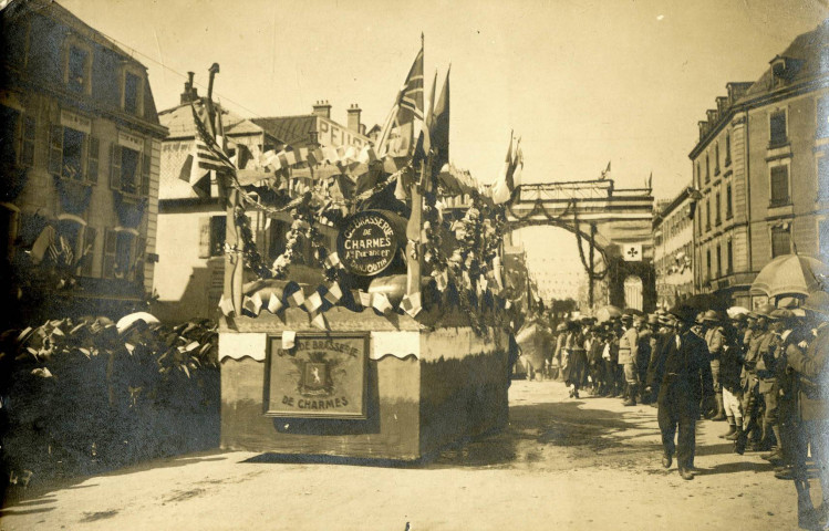 [Belfort, grandes fêtes patriotiques des 15, 16, 17 août 1919]. Char de la Grande Brasserie de Charmes à Danjoutin.