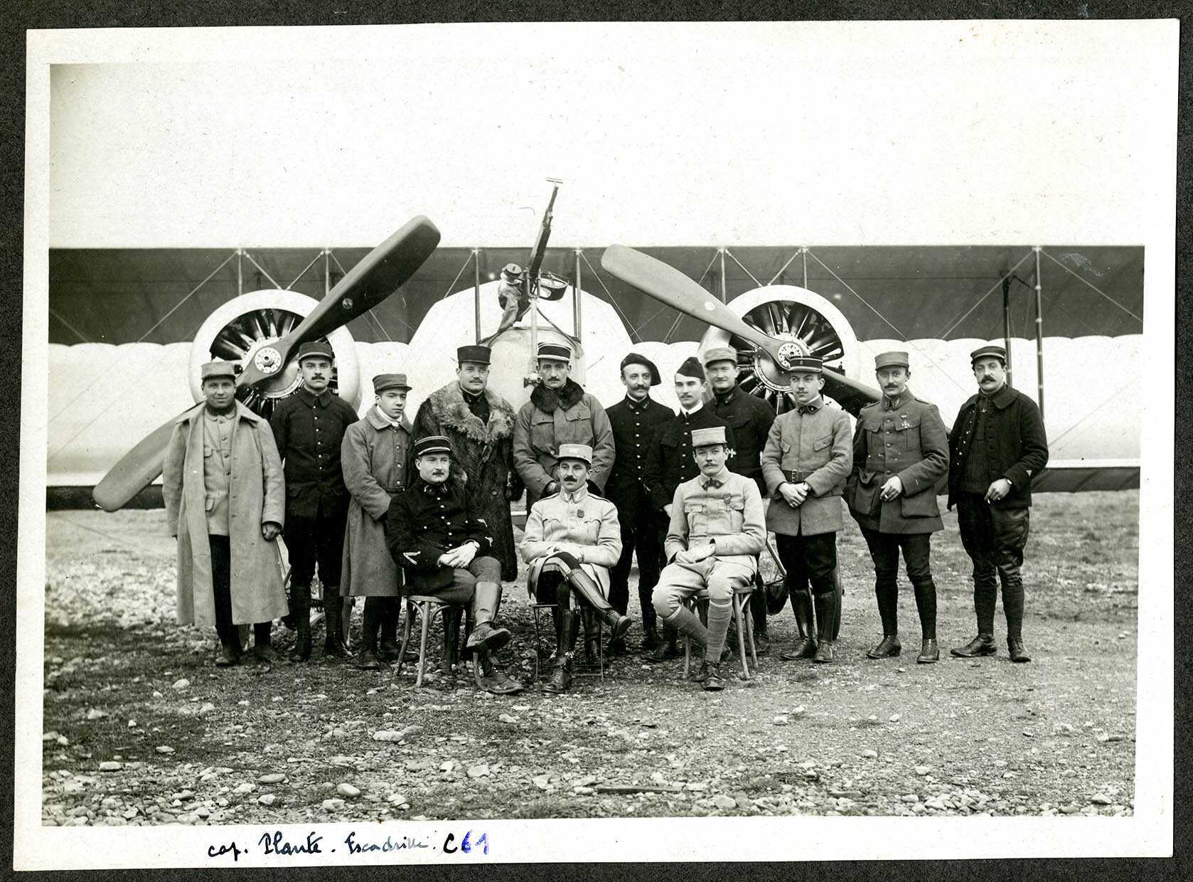Belfort, Centre aéronautique militaire, Champ-de-Mars (Parc-à-Ballons) en septembre 1916, des officiers et pilotes de l'escadrille C 61.
