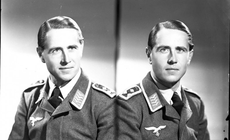 Double cliché d'un adjudant-major de la Luftwaffe, sans képi : plaque de verre 10x15 cm.