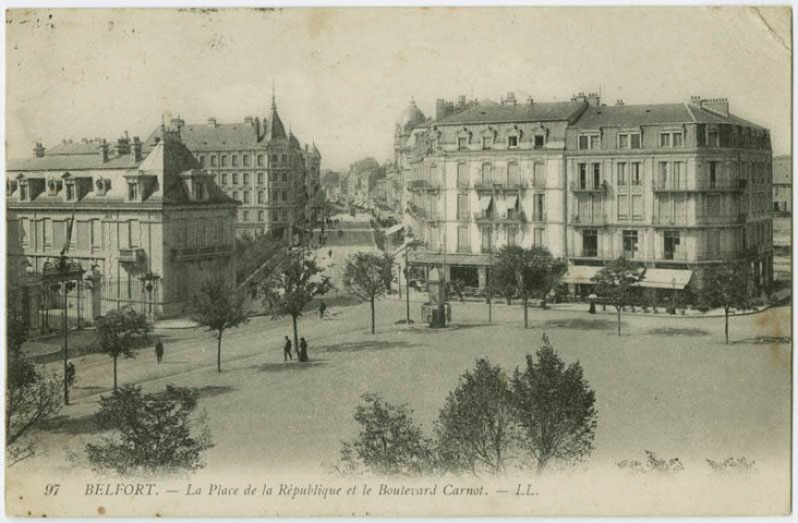 Belfort, la place de la République et le boulevard Carnot.