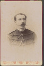 Officier du 43e régiment d'infanterie, trèfles dorés, fourragère.