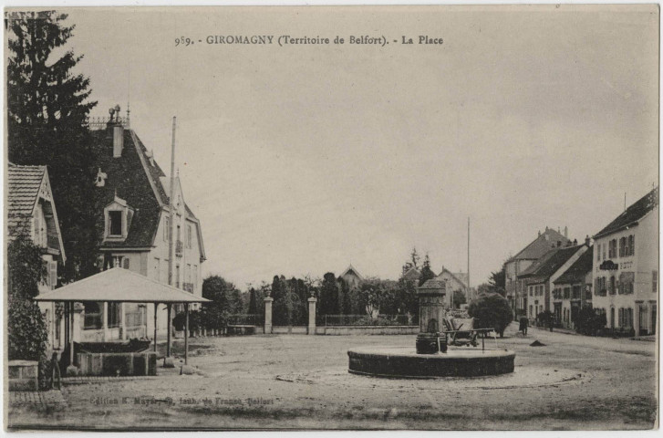Giromagny (Territoire de Belfort), la place.