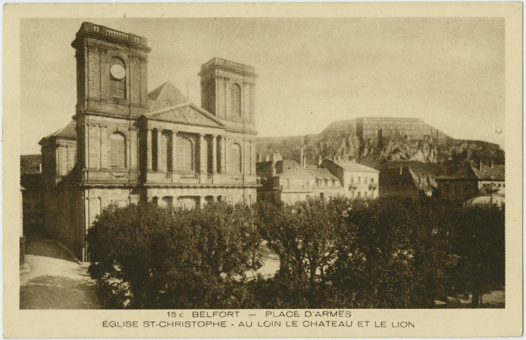 Belfort, place d'Armes, église St-Christophe, au loin le château et le Lion.