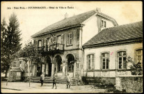 Foussemagne, Hôtel de ville et écoles.
