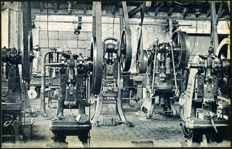 L'usine Zeller à Giromagny : l'atelier des presses.