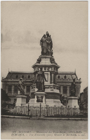 Belfort, monument des Trois Sièges (1814-1815, 1870-1871), vue d'ensemble (face), œuvre de Bartholdi.