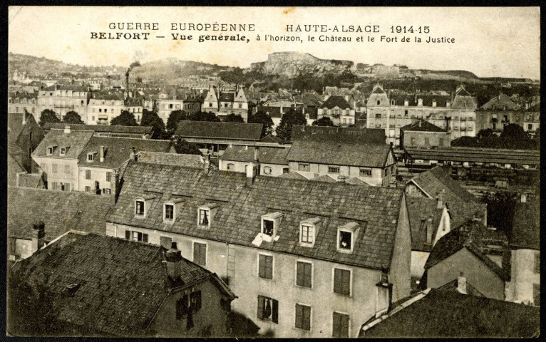 Belfort, vue générale, à l'horizon, le château et le Fort de la Justice.
