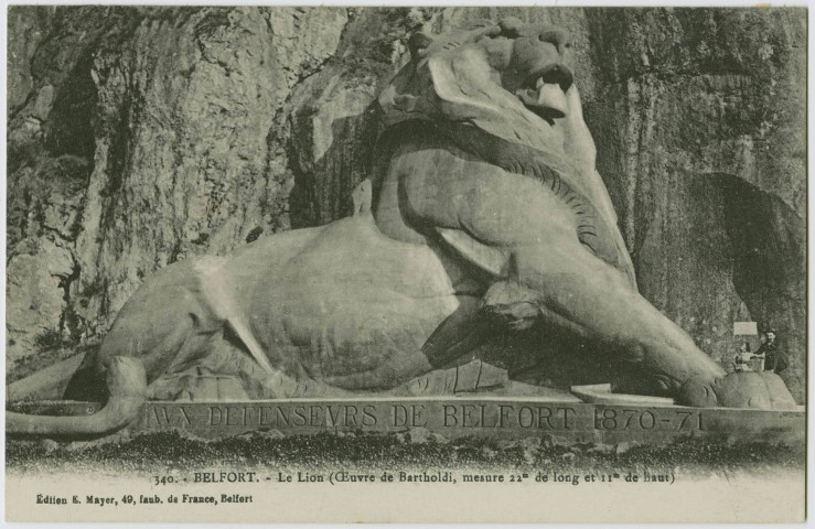 Belfort, le Lion (œuvre de Bartholdi, mesure 22m de long et 11m de Haut).